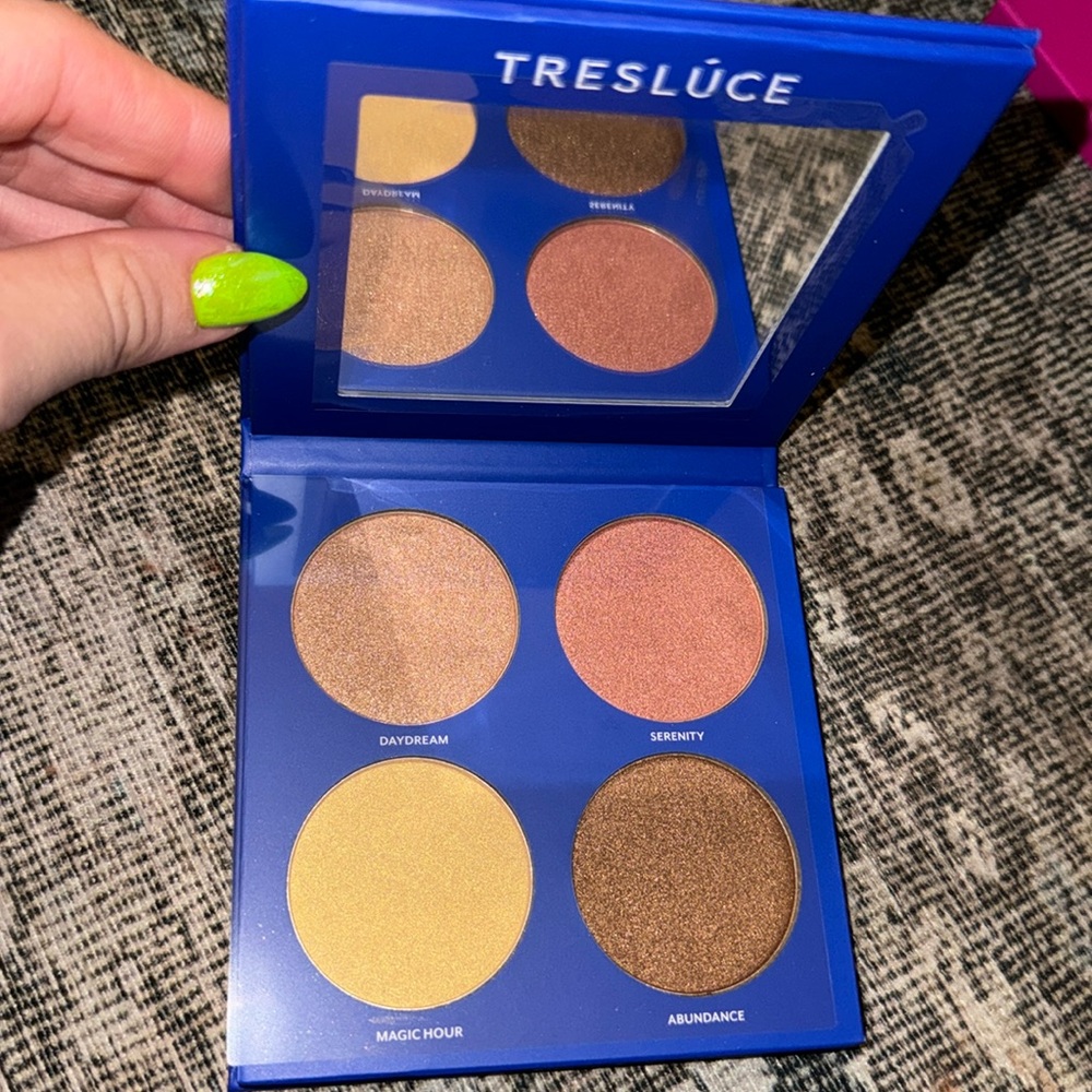 Tresluce beauty lucite shimmer palette